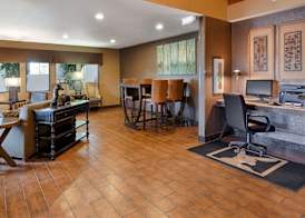 Best Western Plus Deer Park Hotel and Suites 2