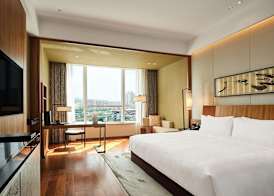 HUALUXE Ningbo Harbor City by IHG 4
