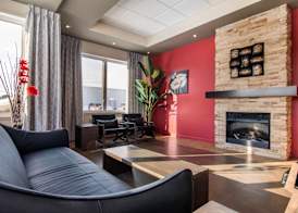 Econo Lodge Inn & Suites 2