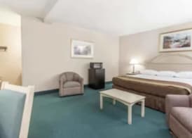 Travelodge by Wyndham San Francisco Airport North 3