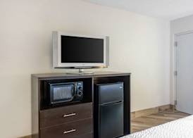 Clarion Inn & Suites Kissimmee-Lake Buena Vista South 5