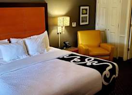 Days Inn by Wyndham Gainesville Florida 4