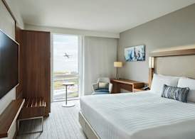 Courtyard by Marriott London City Airport 4