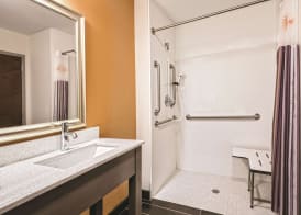 La Quinta by Wyndham San Antonio by Frost Bank Center 5