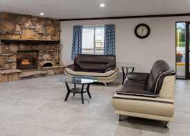 Days Inn & Suites by Wyndham Kaukauna WI 4