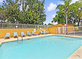 Days Inn by Wyndham Daytona Beach Downtown 4