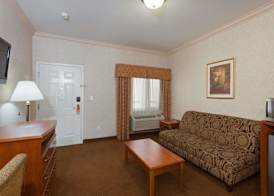 Howard Johnson Hotel & Suites by Wyndham Pico Rivera 4