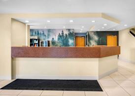 White Pine Inn & Suites 5