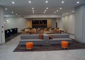 La Quinta Inn & Suites by Wyndham Lewisville 2