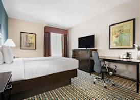 La Quinta Inn & Suites by Wyndham Stonington-Mystic Area 5