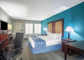 Days Inn by Wyndham Mobile I-65 4
