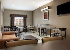 Microtel Inn & Suites by Wyndham Kenedy/Karnes City 2