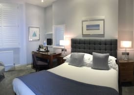 A Room With A View - Free Parking 2