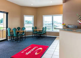 Econo Lodge Vincennes 3
