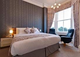 Lauriston & Lawton Court Hotel 4