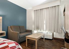Red Roof Inn & Suites Tomah 5