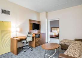 Quality Suites Lansing West 5
