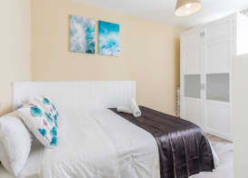 AYZ Villegas - Auto check-in property 4