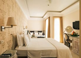 Hotel Azimut 5