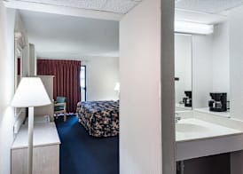 Econo Lodge Inn & Suites Rehoboth Beach 4