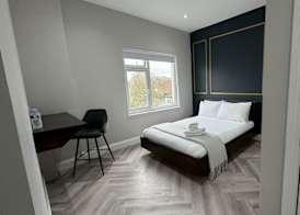 London Studios and Suites 5