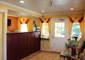 Upper Lake Inn & Suites 2