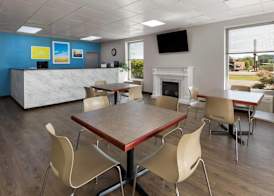 Days Inn by Wyndham Cambridge 4
