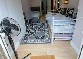 Comfy Fenia Stay 4