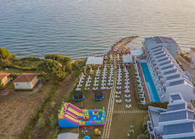 Golden Coast Beachfront Resort 3