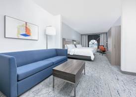 Holiday Inn Express & Suites WINNIE by IHG 4