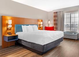 Country Inn & Suites by Radisson, West Bend, WI 5