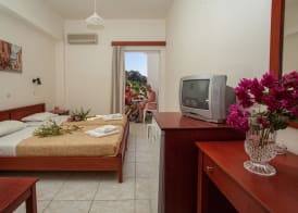 Ammoudi Hotel 4