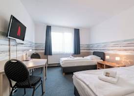 Hotel Café Galerie I Hannover-Garbsen I Free Parking 5
