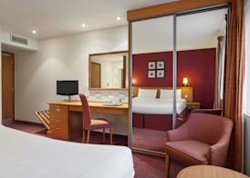 Days Inn by Wyndham Stevenage North 4