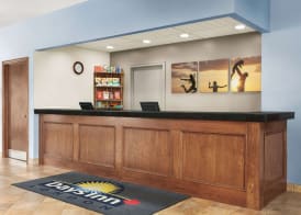 Days Inn by Wyndham London 4