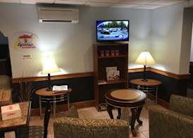 Super 8 by Wyndham Manchester Airport 3