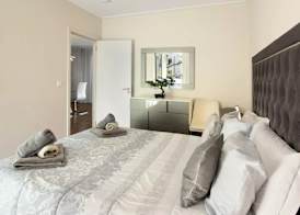 1 Bed Apartment Sleeps 4 with Pool 2