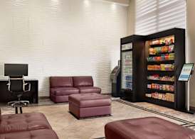 Days Inn & Suites by Wyndham Anaheim At Disneyland Park 2