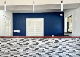 Xecutive Inn and Suites 3