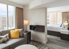 Delta Hotels by Marriott Vancouver Downtown Suites - Downtown Vancouver 4