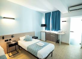 Day's Inn Hotel and Residence 4