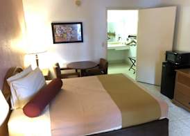 Econo Lodge Fort Myers North 4