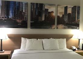Days Inn & Suites by Wyndham Romeoville 4