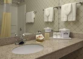 Days Inn by Wyndham Newport News City Center Oyster Point 5