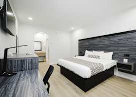 Sapphire Inn & Suites 4