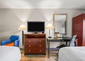 Days Inn by Wyndham Utica 4