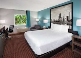 Super 8 by Wyndham McHenry Fox Lake Area 4