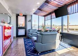 Econo Lodge Inn & Suites Macon North 5