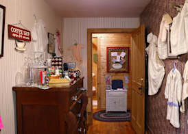 The Queen, A Victorian Bed & Breakfast 5
