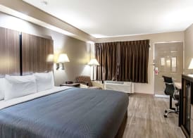 Econo Lodge Kingsville 4